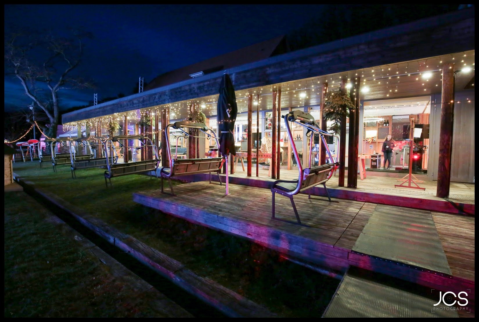 Le parc de la Maison du Fromage illuminé et décoré sur le thème Hiver Magique