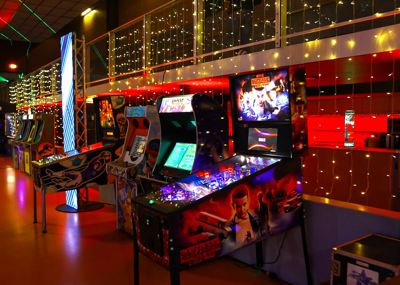 Jeux d'arcade avec décoration d'ambiance