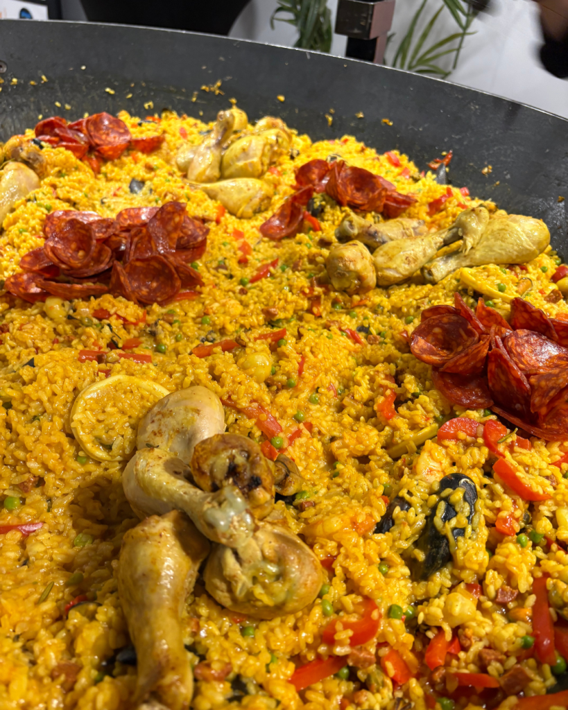 Organiser un Repas Convivial et Festif pour Vos Collaborateurs avec une Poêle Géante à Épinal dans les Vosges